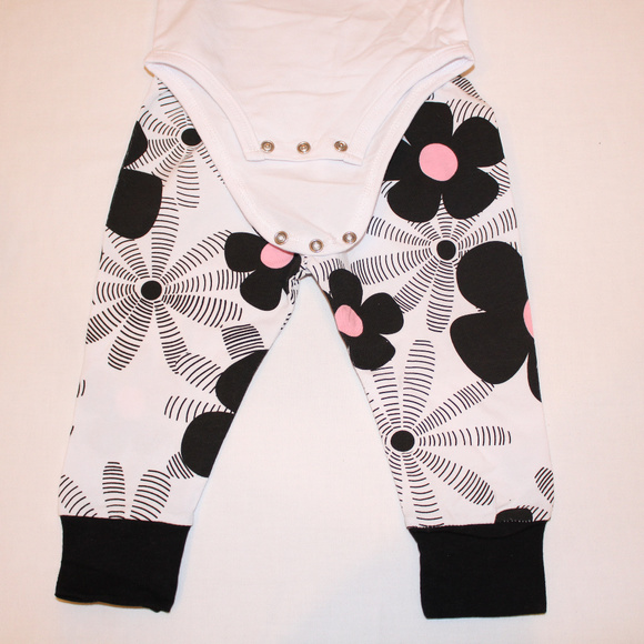 Girls black&white 3 piece /3m/one piece bottom hat - Picture 3 of 3
